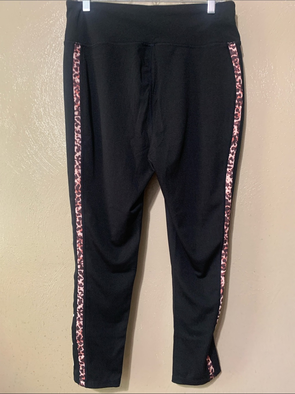 Bebe size 1X Black Leggings with Pink Leopard Side Stripes NWT - Picture 3 of 4